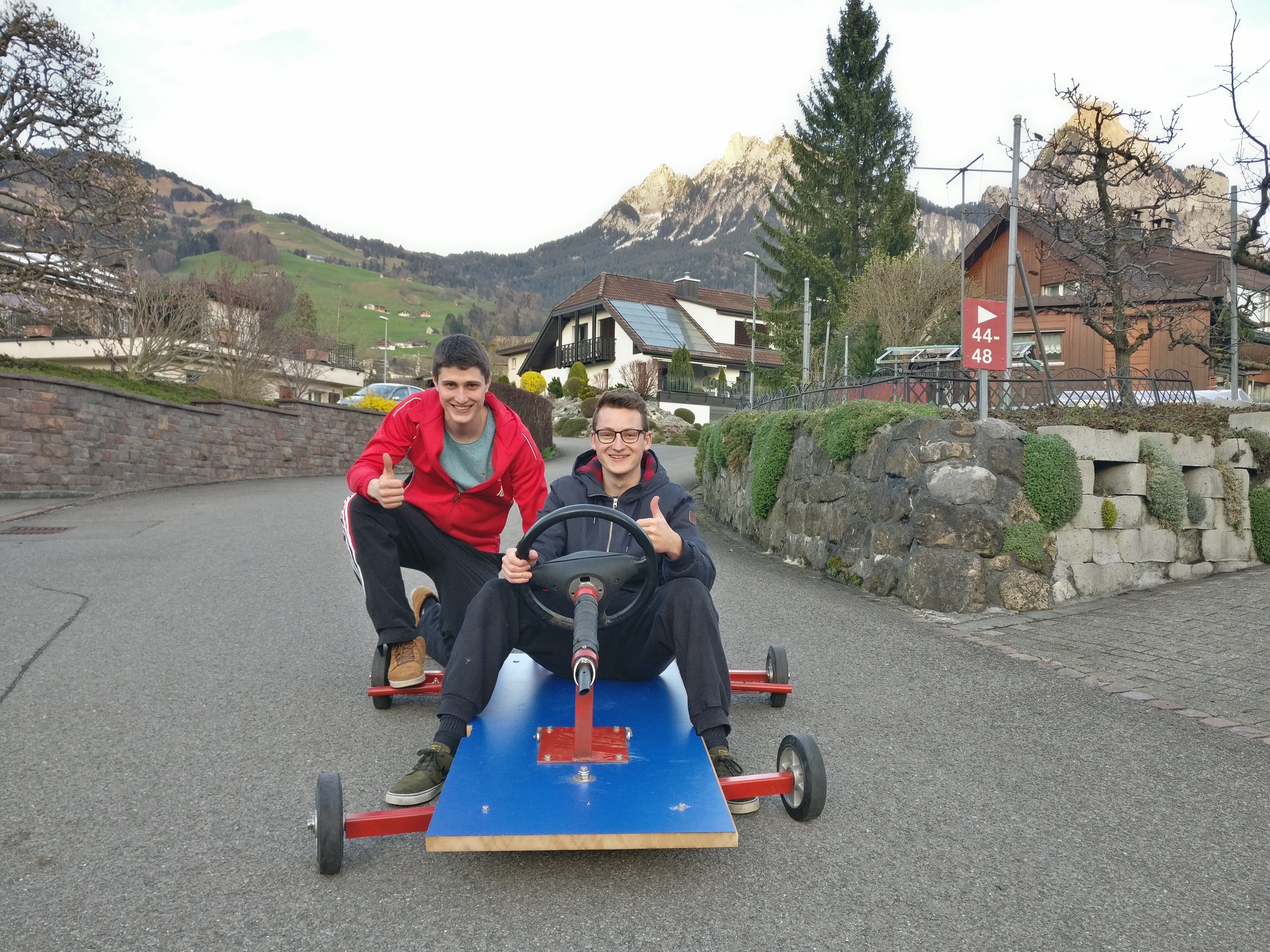OKP Remo und CTO Markus bei der ersten Probefahrt.